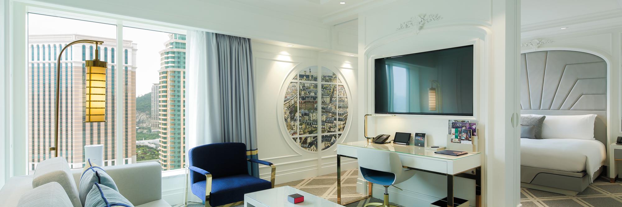 PARISIAN HOTEL CHAMPAGNE SUITE